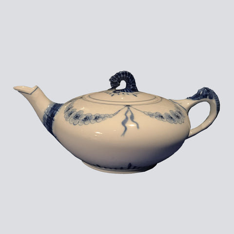 Tea pot