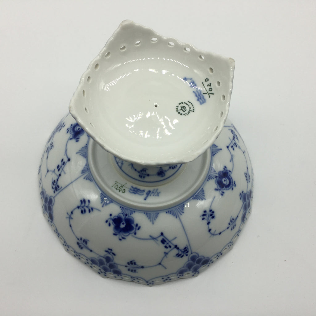 Cake stand on foot