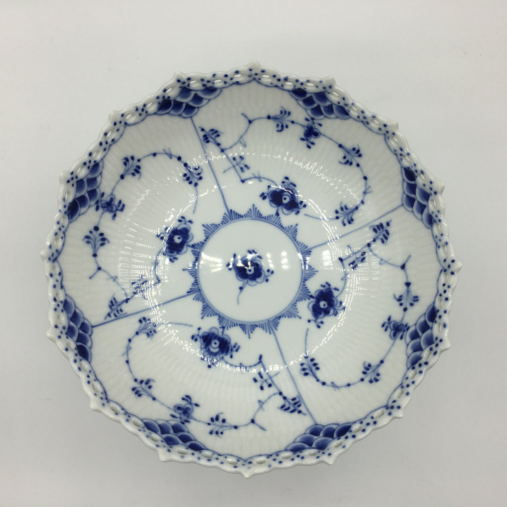 Cake stand on foot