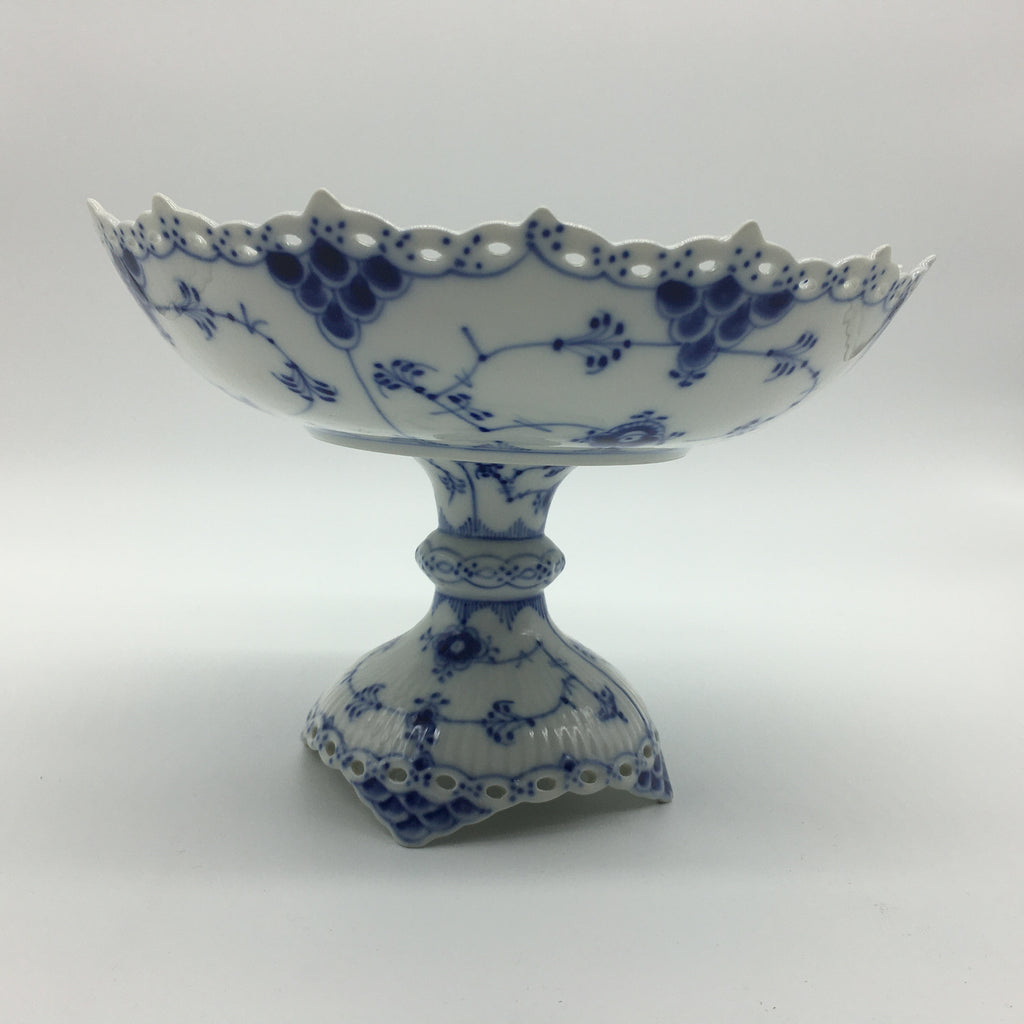 Cake stand on foot
