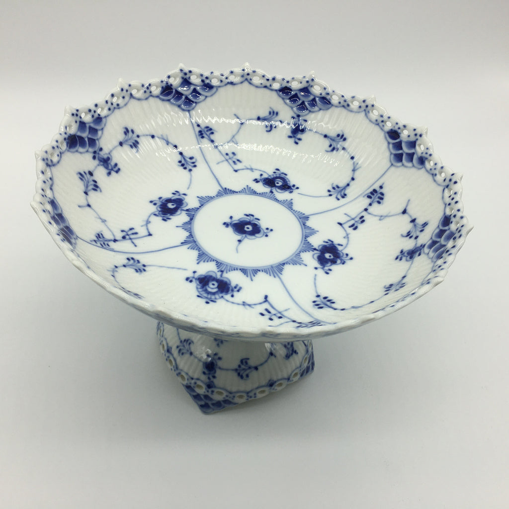 Cake stand on foot