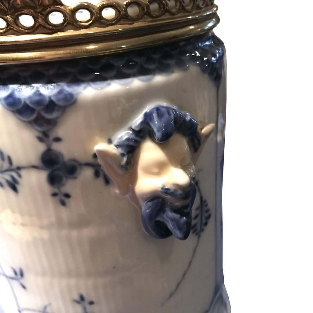 Large oil lamp